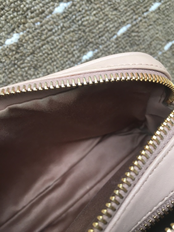 正規品　美品　お買得　人気のミュウミュウMIUMIU マトラッセ レザー ショル（ブランドバッグ）の商品画像 - 査定依頼日：2025年11月1日 - 最高査定価格：55,000円