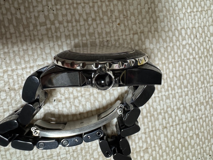 シャネル J12 H068（高級時計）の商品画像 - 査定依頼日：2025年10月1日 - 最高査定価格：240,000円