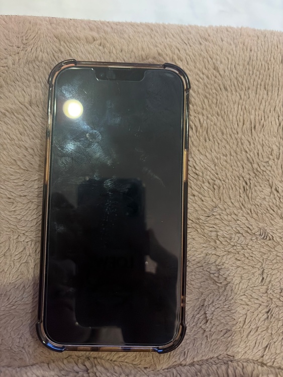 iPhone 13 256GB au（スマホ）の商品画像 - 査定依頼日：2026年4月26日 - 最高査定価格：32,000円
