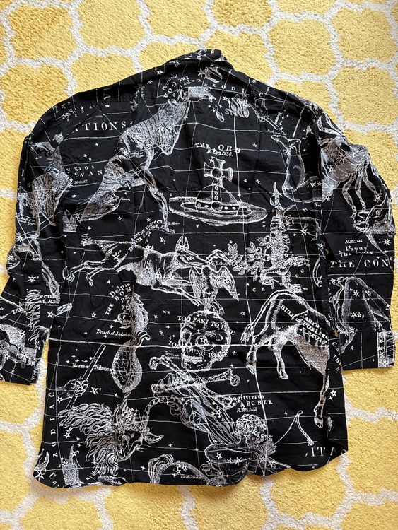 ヴィヴィアンウエストウッドシャツ（古着・ファッション）の商品画像 - 査定依頼日：2025年9月25日 - 最高査定価格：7,000円