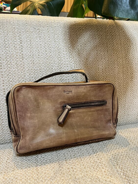 ベルルッティ　セカンドバッグ（ブランドバッグ）の商品画像 - 査定依頼日：2025年1月4日 - 最高査定価格：12,000円