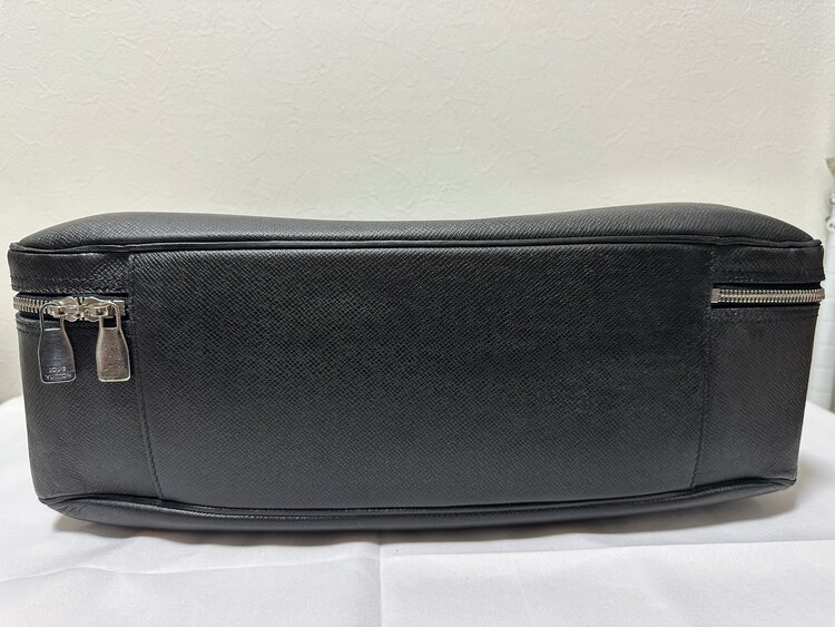  オーバーナイト ノワール タイガ シルバー金具 （ブランドバッグ）の商品画像 - 査定依頼日：2025年5月22日 - 最高査定価格：40,000円