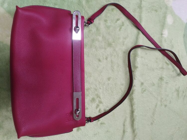 LOEWE　ショルダーバッグ（ブランドバッグ）の商品画像 - 査定依頼日：2025年6月4日 - 最高査定価格：23,000円