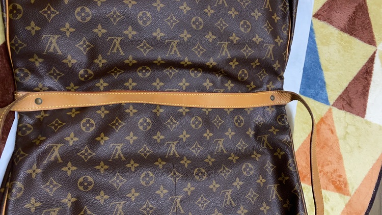 ソミュール 43（ブランドバッグ）の商品画像 - 査定依頼日：2022年5月25日 - 最高査定価格：30,000円