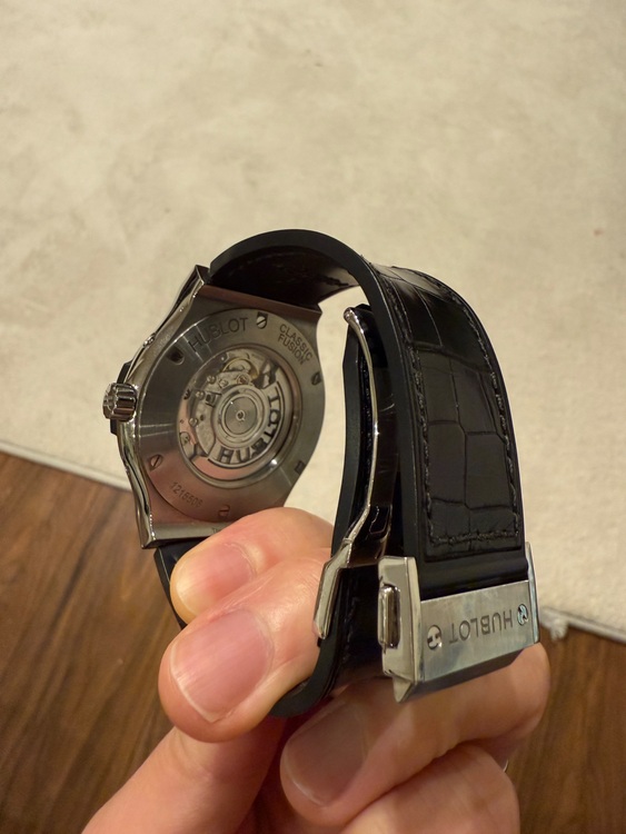 ウブロ クラシックフュージョン ウブロ クラシック・フュージョン アエロ・フュージョン ムーンフェイズ チタニウム ダイヤモンド（高級時計）の商品画像 - 査定依頼日：2025年8月7日 - 最高査定価格：1,800,000円