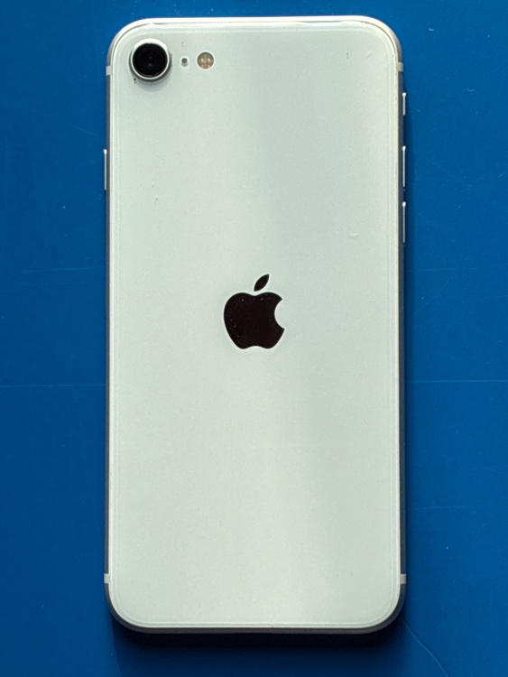 iPhone SE (第 2 世代) 64GB au（スマホ）の商品画像 - 査定依頼日：2026年2月2日 - 最高査定価格：14,000円