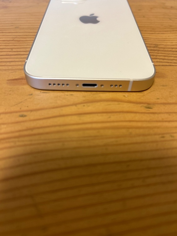 iPhone iPhone 14 128GB SIMフリー（スマホ）の商品画像 - 査定依頼日：2026年5月23日 - 最高査定価格：28,000円