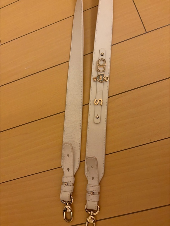 ディオール レディディオール カナージュ 2WAYハンドバッグ レザー ホワイト（ブランドバッグ）の商品画像 - 査定依頼日：2026年4月2日 - 最高査定価格：180,000円