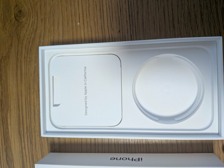 iPhone iPhone 12 64GB SIMフリー（スマホ）の商品画像 - 査定依頼日：2026年7月16日 - 最高査定価格：16,000円