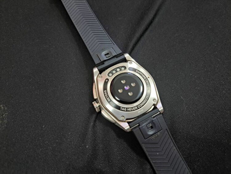 TAG Heuer Connected Calibre E4 42mm（高級時計）の商品画像 - 査定依頼日：2025年11月29日 - 最高査定価格：100,000円