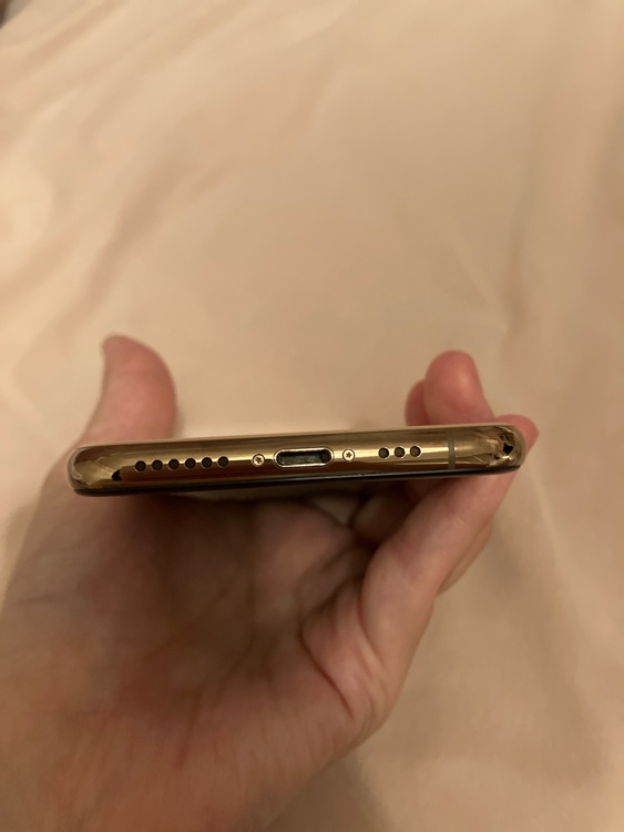 iPhone iPhoneXS 256GB docomo（スマホ）の商品画像 - 査定依頼日：2026年5月27日 - 最高査定価格：14,500円