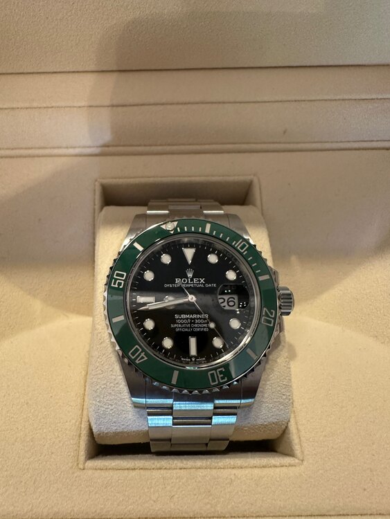 サブマリーナーグリーン（高級時計）の商品画像 - 査定依頼日：2025年2月21日 - 最高査定価格：2,100,000円