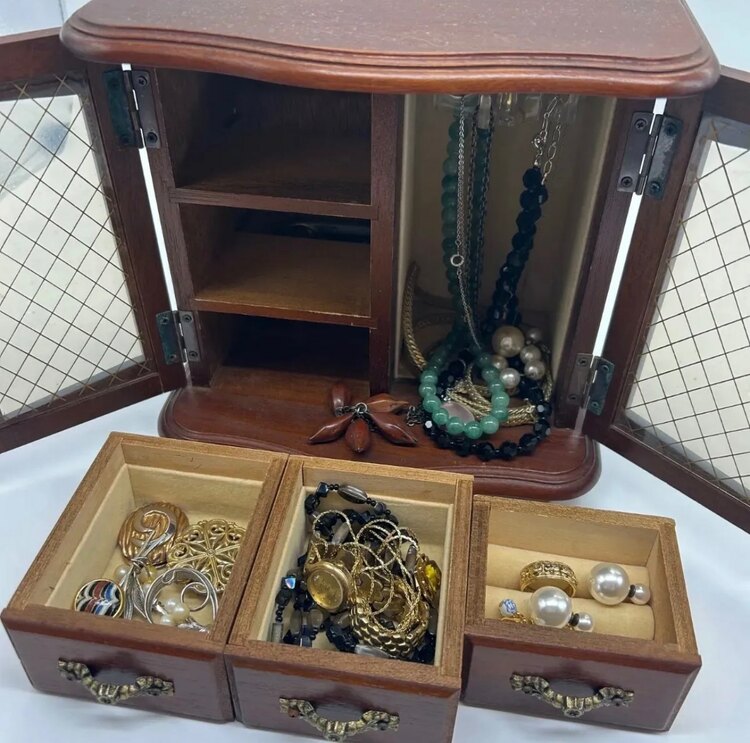 アンティークアクセサリーまとめ（金・貴金属）の商品画像 - 査定依頼日：2025年3月17日 - 最高査定価格：5,000円