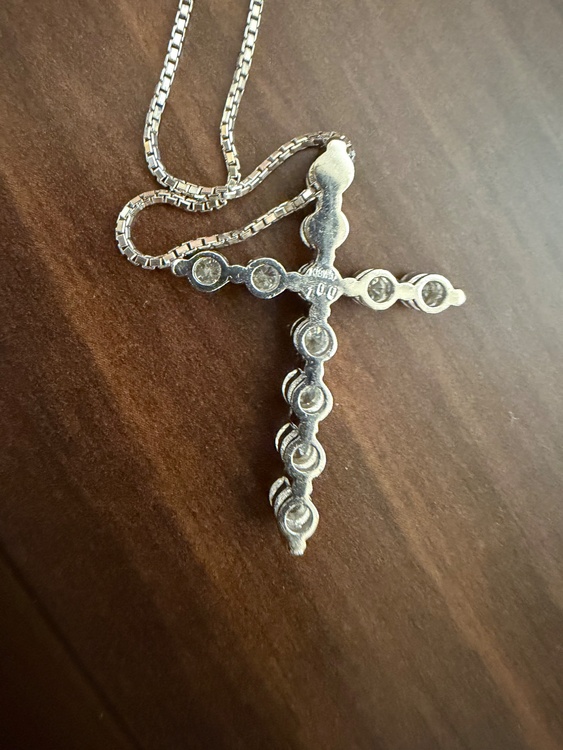 ホワイトゴールドダイヤモンドネックレス（金・貴金属）の商品画像 - 査定依頼日：2026年1月25日 - 最高査定価格：250,000円