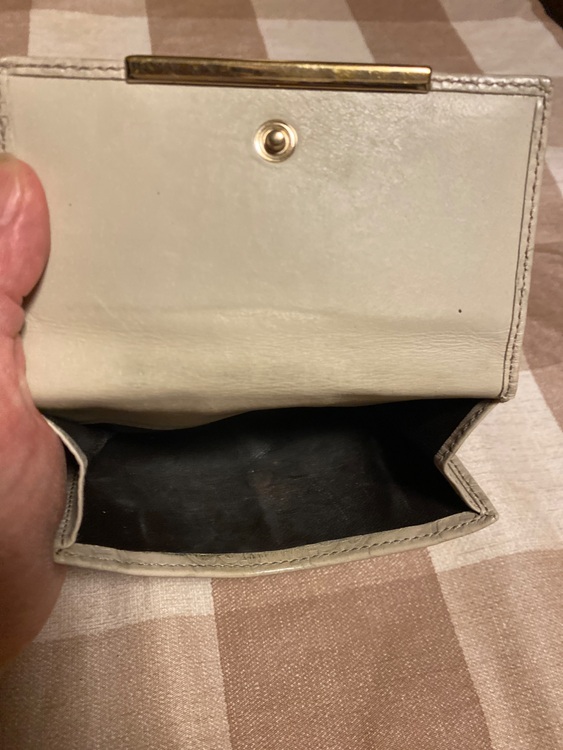 財布（ブランド財布・小物）の商品画像 - 査定依頼日：2025年10月10日 - 最高査定価格：2,000円