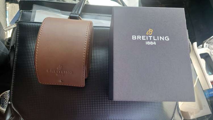 ブライトリング ナビタイマー AB0121A21B1A1（高級時計）の商品画像 - 査定依頼日：2025年5月28日 - 最高査定価格：650,000円