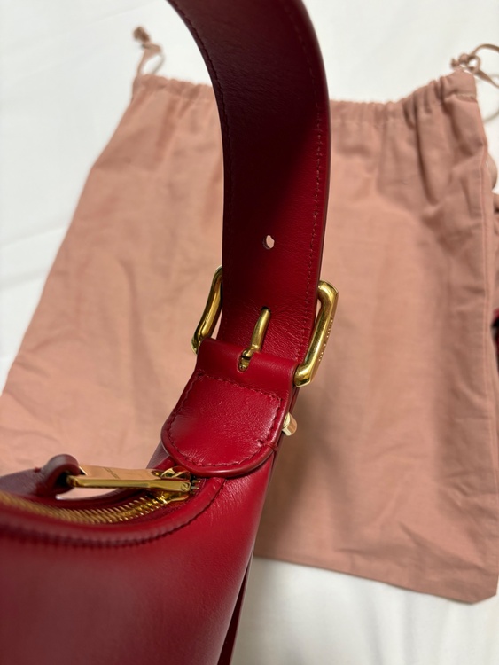 ミュウミュウ  （ブランドバッグ）の商品画像 - 査定依頼日：2025年12月20日 - 最高査定価格：170,000円