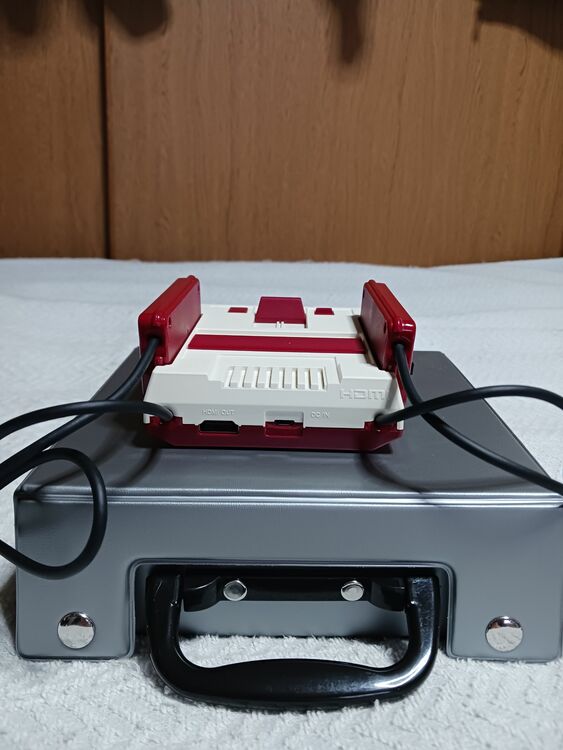 ニンテンドークラシックミニファミコン（ゲーム機本体・ゲームソフト）の商品画像 - 査定依頼日：2025年10月24日 - 最高査定価格：2,200円