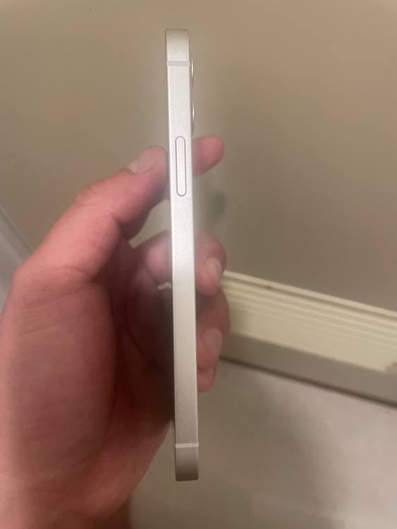 iPhone 12 64GB docomo（スマホ）の商品画像 - 査定依頼日：2026年4月18日 - 最高査定価格：25,000円