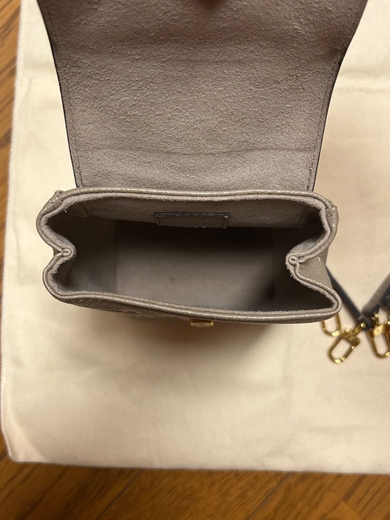 ルイヴィトン モノグラム アンプラント タイニー バックパック M80738（ブランドバッグ）の商品画像 - 査定依頼日：2025年11月27日 - 最高査定価格：190,000円