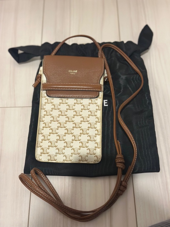 ケータイケース（ブランド財布・小物）の商品画像 - 査定依頼日：2025年9月28日 - 最高査定価格：25,000円