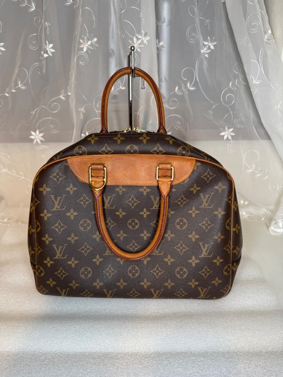 ルイヴィトンモノグラムドーヴィル（ブランドバッグ）の商品画像 - 査定依頼日：2026年4月14日 - 最高査定価格：100,000円