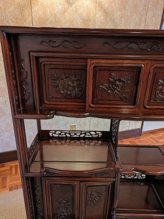 木製彫刻飾り棚付き　茶箪笥（家具・寝具）の商品画像 - 査定依頼日：2025年12月30日 - 最高査定価格：5,000円