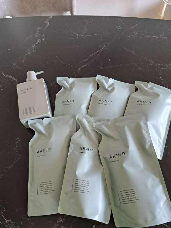 アクニー薬用ヘアシャンプー・ヘアトリートメント（コスメ・美容・健康器具）の商品画像 - 査定依頼日：2025年5月7日 - 最高査定価格：3,000円