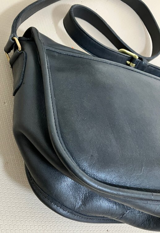 オールドコーチ　ショルダーバッグ（ブランドバッグ）の商品画像 - 査定依頼日：2025年2月11日 - 最高査定価格：6,000円