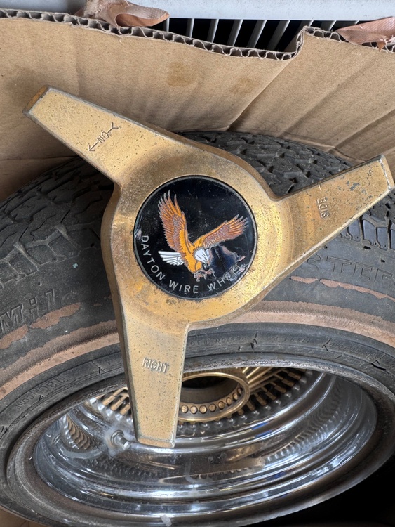 DAYTON WIRE WHEEL デイトン ワイヤーホイール タイヤ付き（カー用品）の商品画像 - 査定依頼日：2026年6月25日 - 最高査定価格：8,000円