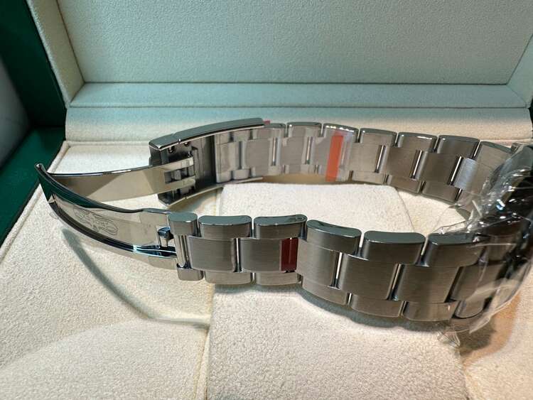 ロレックス パーペチュアル 126000（高級時計）の商品画像 - 査定依頼日：2025年2月6日 - 最高査定価格：1,500,000円