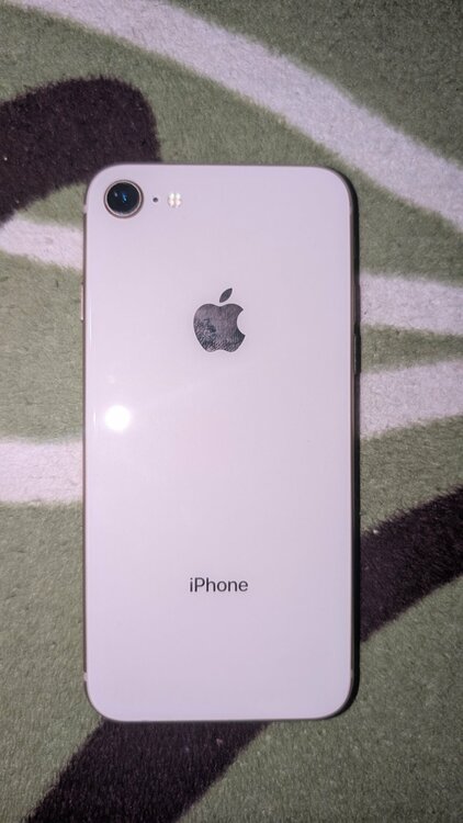 iPhone iPhone8 64GB au（スマホ）の商品画像 - 査定依頼日：2026年10月8日 - 最高査定価格：2,000円