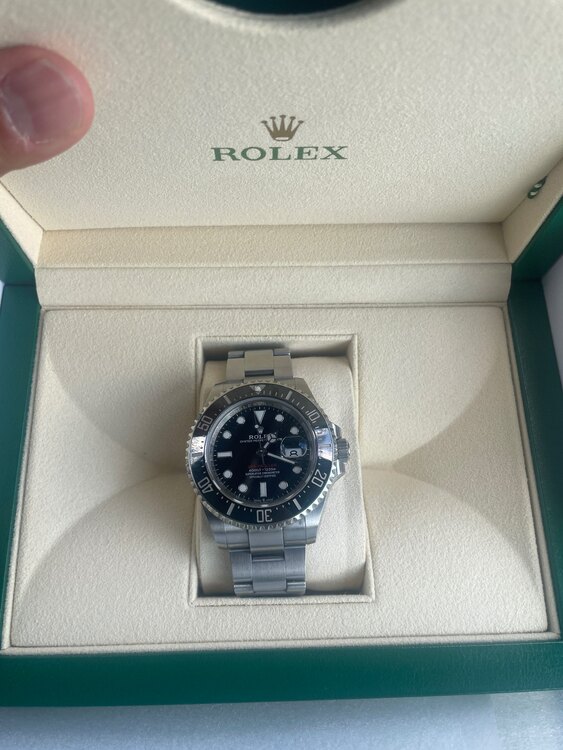 ロレックス シードゥエラー 12660（高級時計）の商品画像 - 査定依頼日：2025年5月8日 - 最高査定価格：1,770,000円