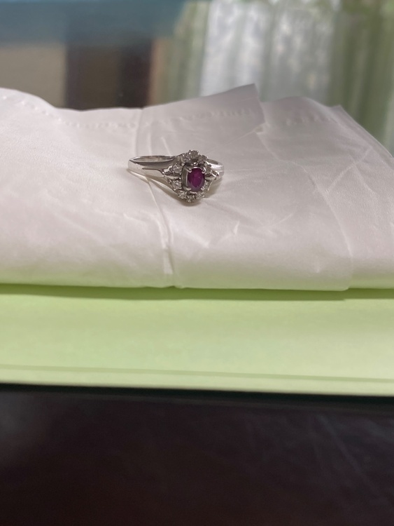 ルビー指輪ダイヤつき（宝石）の商品画像 - 査定依頼日：2026年1月23日 - 最高査定価格：250,000円