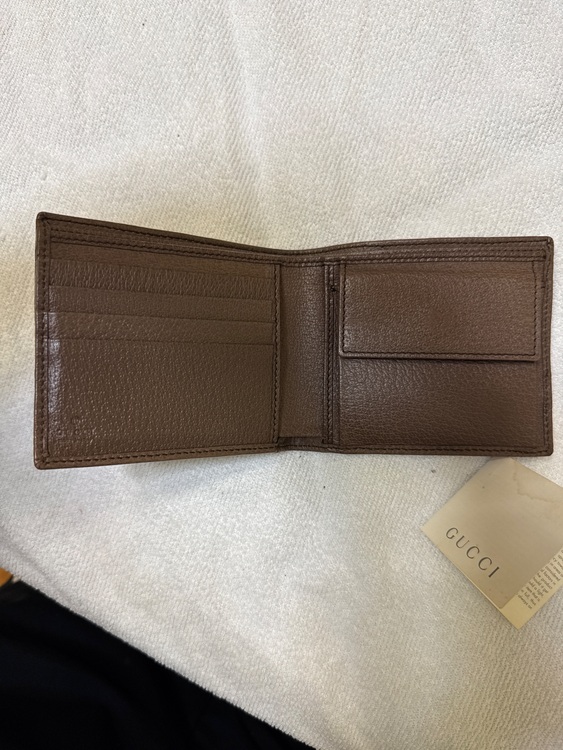 GUCCI 二つ折り財布 597609 シェリーライン（ブランド財布・小物）の商品画像 - 査定依頼日：2025年10月11日 - 最高査定価格：9,000円