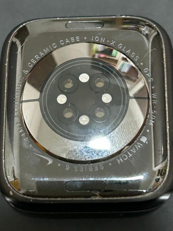 Apple Watch Nike Series 6（GPSモデル）- 44mm（家電）の商品画像 - 査定依頼日：2025年7月22日 - 最高査定価格：1,000円