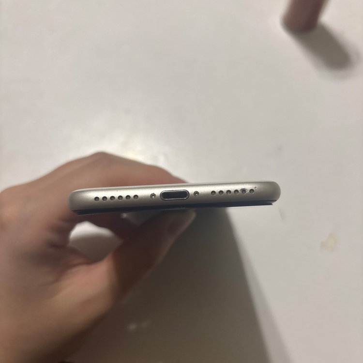 iPhone iPhone SE (第 3 世代) 128GB Softbank（スマホ）の商品画像 - 査定依頼日：2026年10月2日 - 最高査定価格：22,500円