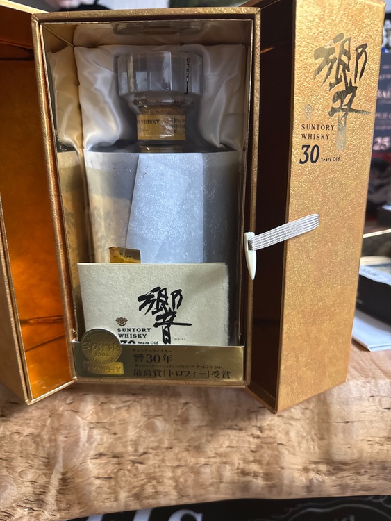 ウイスキー サントリー響 （お酒）の商品画像 - 査定依頼日：2025年8月22日 - 最高査定価格：550,000円
