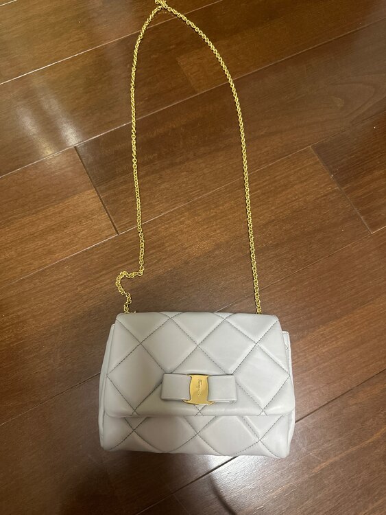 フェラガモ  （ブランドバッグ）の商品画像 - 査定依頼日：2025年5月9日 - 最高査定価格：25,000円