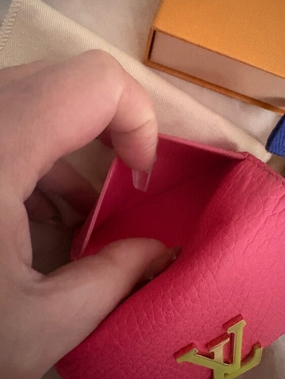 M81203ポルトフォイユカプシーヌXS日本限定色（ブランド財布・小物）の商品画像 - 査定依頼日：2025年5月11日 - 最高査定価格：58,000円