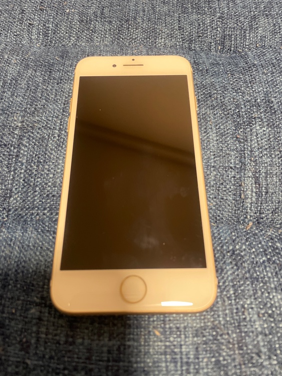 iPhone7 128GB au（スマホ）の商品画像 - 査定依頼日：2026年3月6日 - 最高査定価格：4,000円