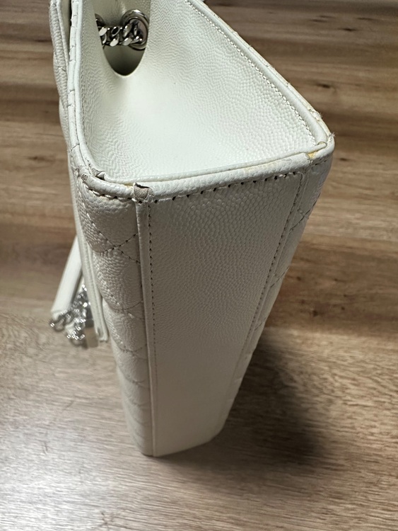 イブサンローラン  （ブランドバッグ）の商品画像 - 査定依頼日：2025年7月27日 - 最高査定価格：50,000円