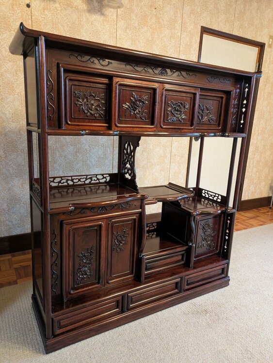 木製彫刻飾り棚付き　茶箪笥（家具・寝具）の商品画像 - 査定依頼日：2025年12月30日 - 最高査定価格：5,000円
