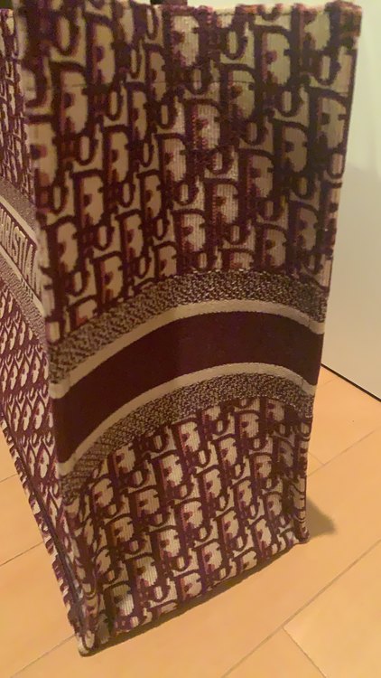 ブックトート　ディオールオブリークエンブロイダリー（ブランドバッグ）の商品画像 - 査定依頼日：2023年1月17日 - 最高査定価格：230,000円