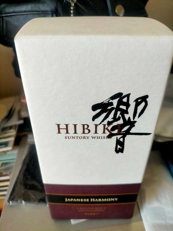 ウイスキー サントリー響 （お酒）の商品画像 - 査定依頼日：2025年2月6日 - 最高査定価格：10,000円