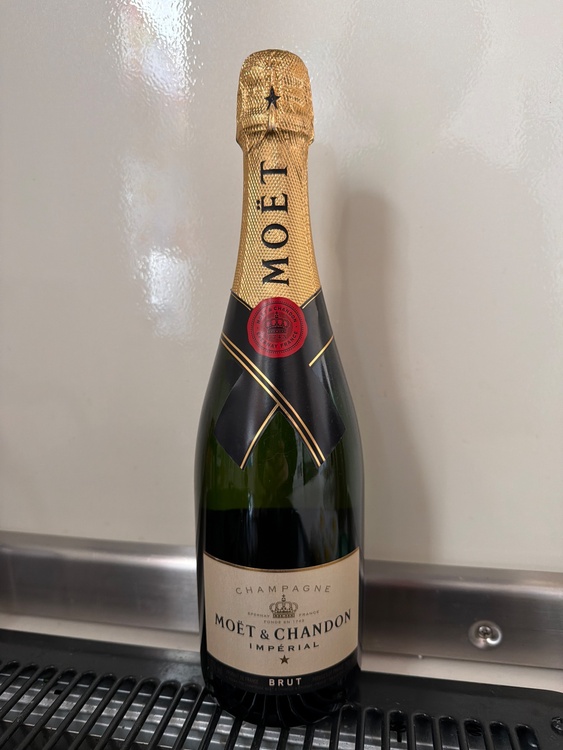 MOET&CHANDON（お酒）の商品画像 - 査定依頼日：2026年3月7日 - 最高査定価格：3,000円