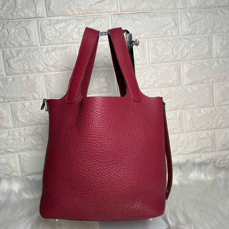 エルメス ピコタンロックＰＭ トリヨンクレマンス ルビー T刻印（ブランドバッグ）の商品画像 - 査定依頼日：2025年1月7日 - 最高査定価格：230,000円