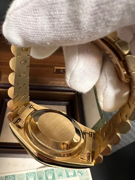 ロレックス デイデイト 18238（高級時計）の商品画像 - 査定依頼日：2025年4月23日 - 最高査定価格：2,800,000円