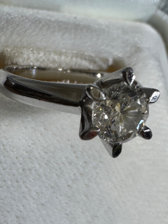 天然ダイヤモンド1.02ct、P900リング（宝石）の商品画像 - 査定依頼日：2025年8月4日 - 最高査定価格：270,000円