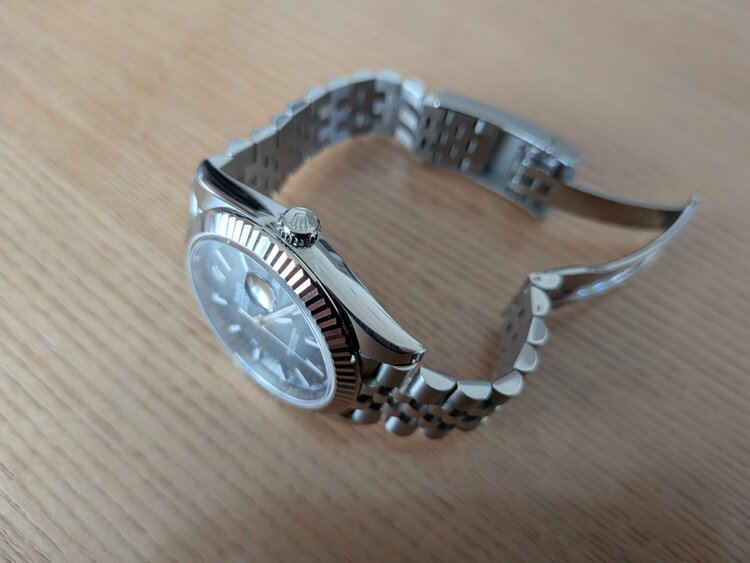 デイトジャスト41フルーテッドモチーフ文字盤ブライトブルー（高級時計）の商品画像 - 査定依頼日：2026年2月19日 - 最高査定価格：2,300,000円